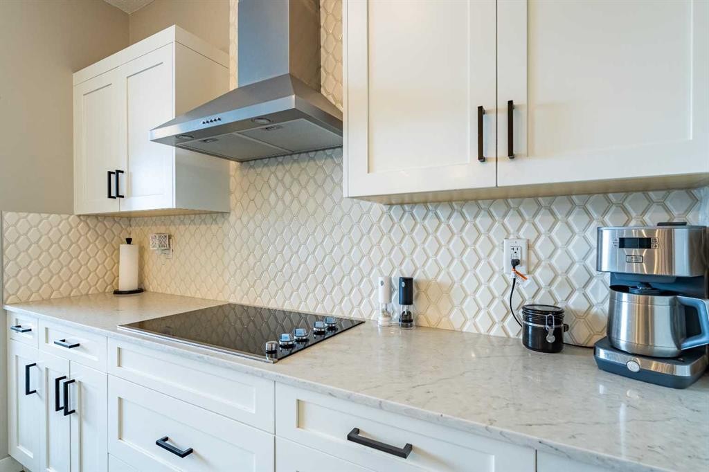412-10 Walgrove Walk Se, Calgary, AB - Indoor Photo Showing Kitchen With Upgraded Kitchen