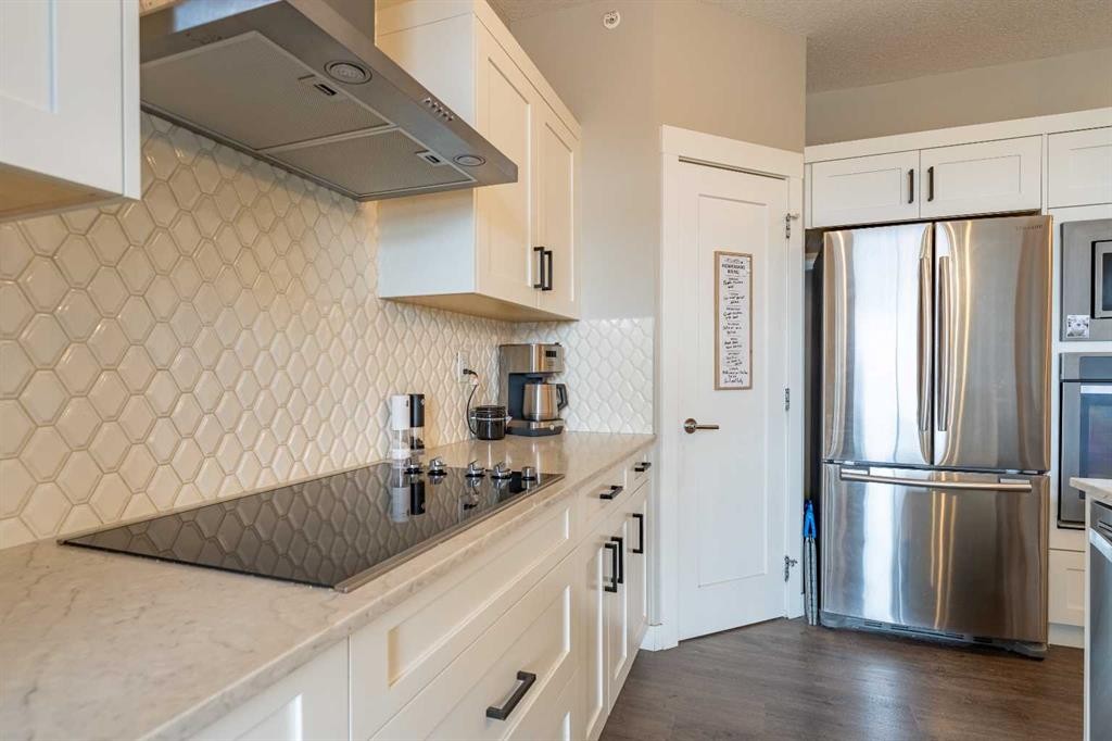 412-10 Walgrove Walk Se, Calgary, AB - Indoor Photo Showing Kitchen With Stainless Steel Kitchen