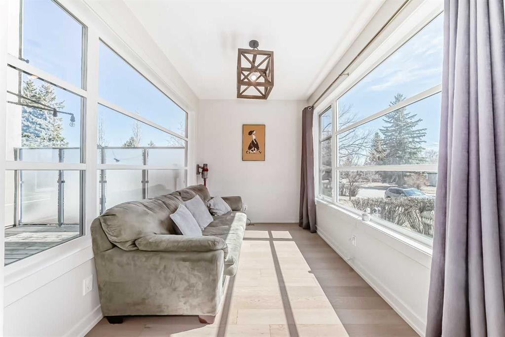 112 Hanover Road Sw, Calgary, AB - Indoor Photo Showing Other Room