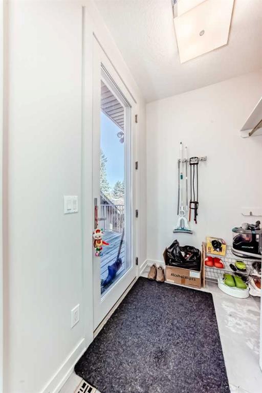 112 Hanover Road Sw, Calgary, AB - Indoor Photo Showing Other Room