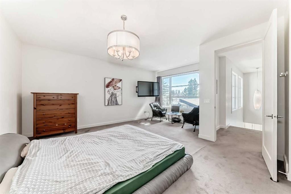 112 Hanover Road Sw, Calgary, AB - Indoor Photo Showing Bedroom