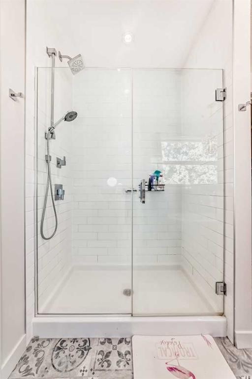 112 Hanover Road Sw, Calgary, AB - Indoor Photo Showing Bathroom