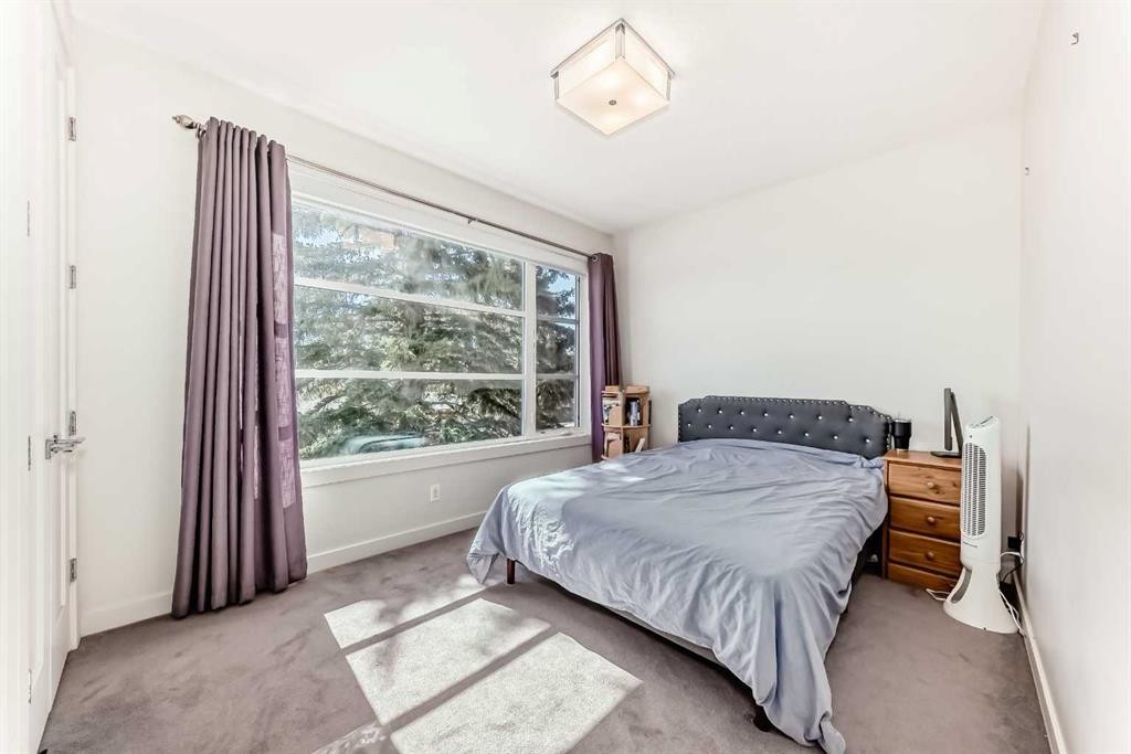 112 Hanover Road Sw, Calgary, AB - Indoor Photo Showing Bedroom