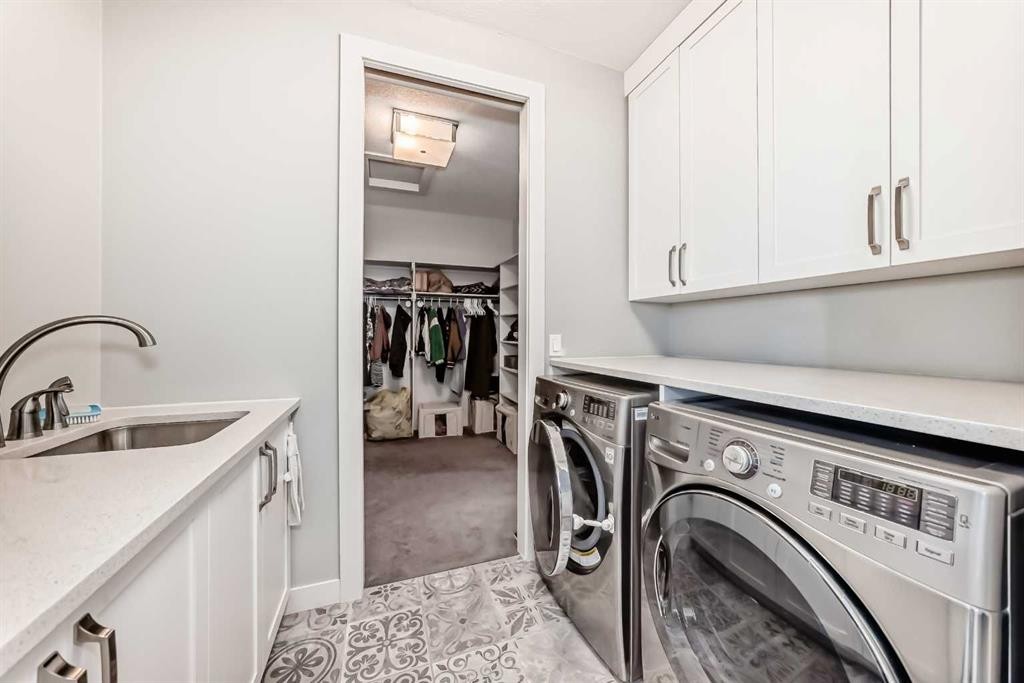 112 Hanover Road Sw, Calgary, AB - Indoor Photo Showing Laundry Room