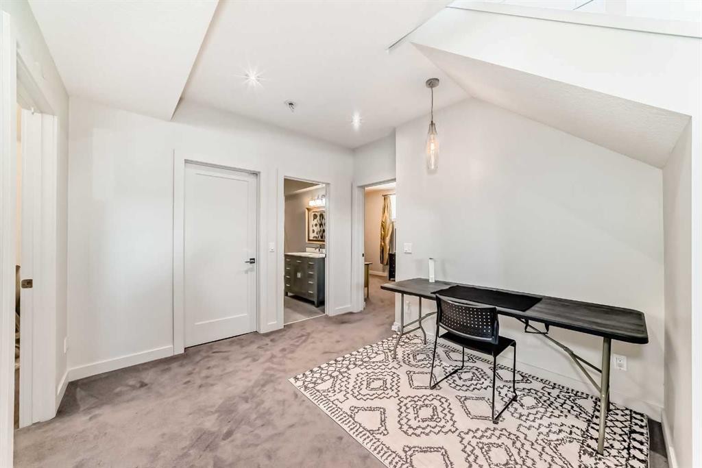 112 Hanover Road Sw, Calgary, AB - Indoor Photo Showing Other Room