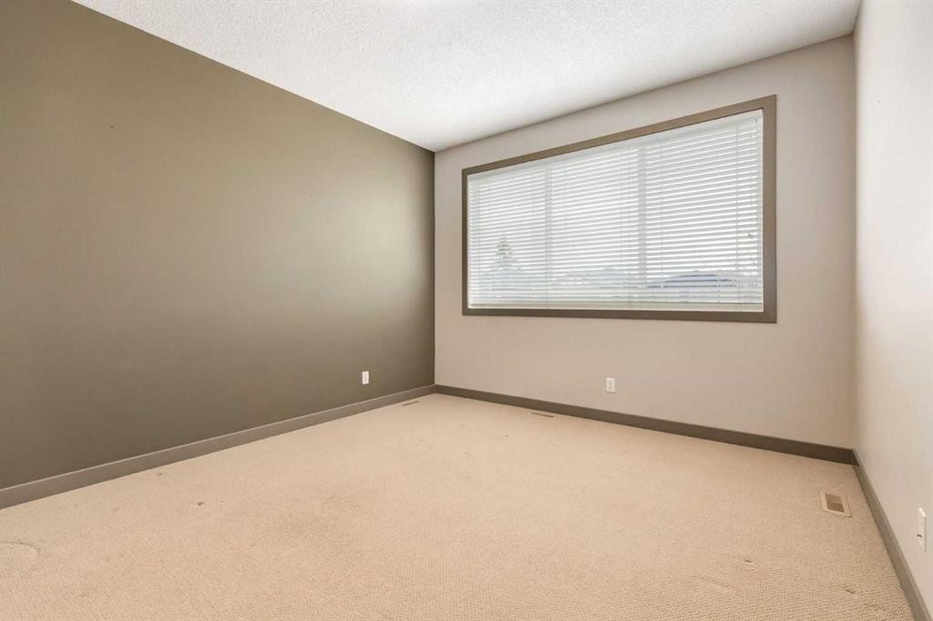 33 Everoak Circle Sw, Calgary, AB - Indoor Photo Showing Other Room