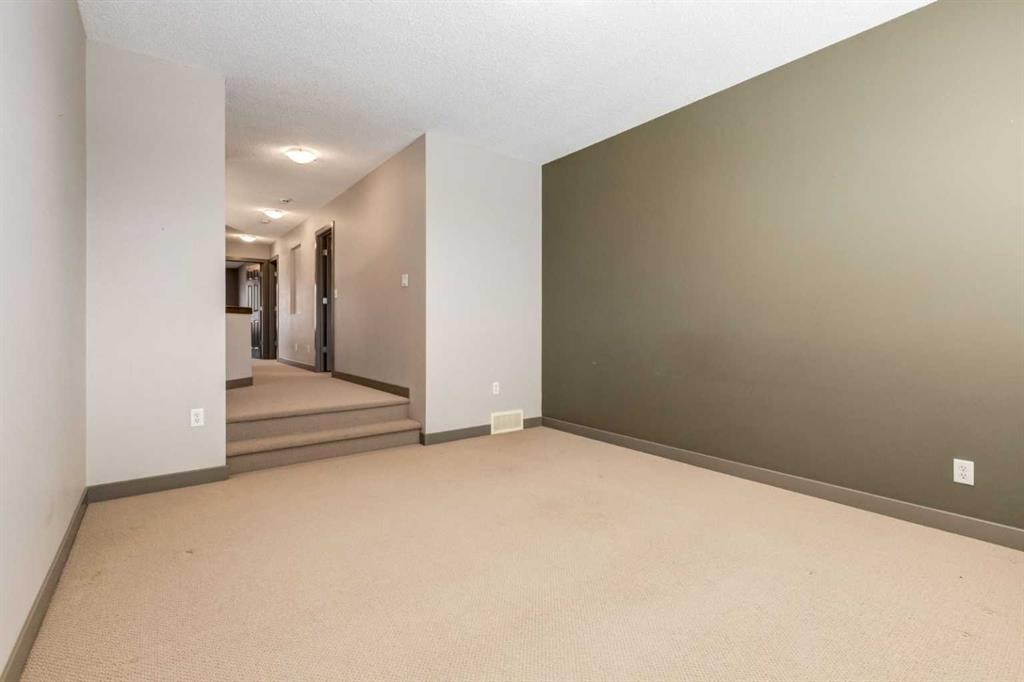 33 Everoak Circle Sw, Calgary, AB - Indoor Photo Showing Other Room