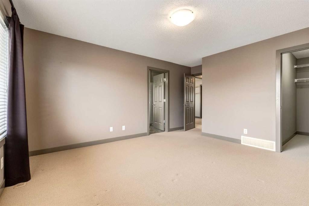 33 Everoak Circle Sw, Calgary, AB - Indoor Photo Showing Other Room