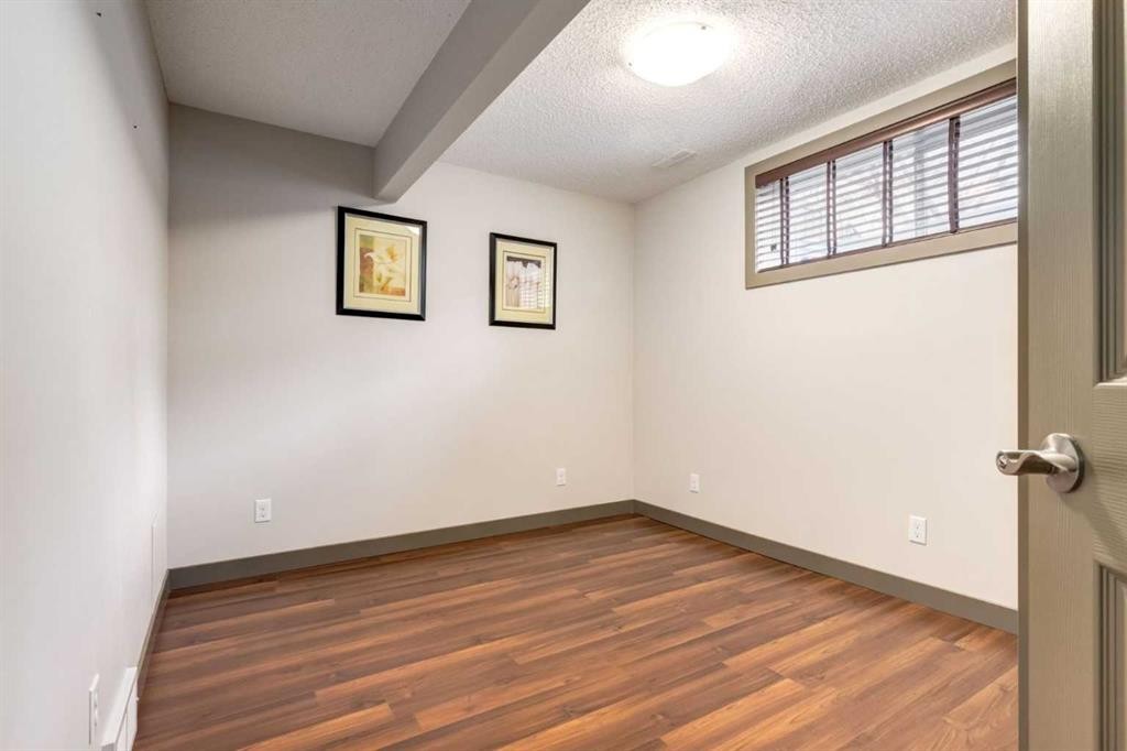 33 Everoak Circle Sw, Calgary, AB - Indoor Photo Showing Other Room
