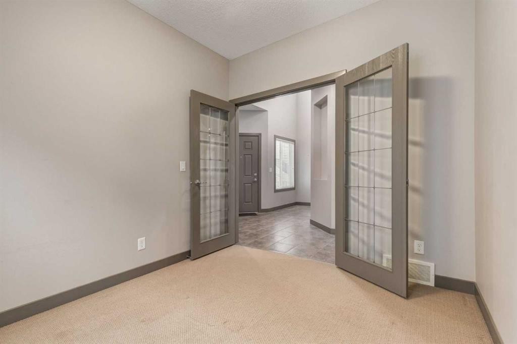33 Everoak Circle Sw, Calgary, AB - Indoor Photo Showing Other Room