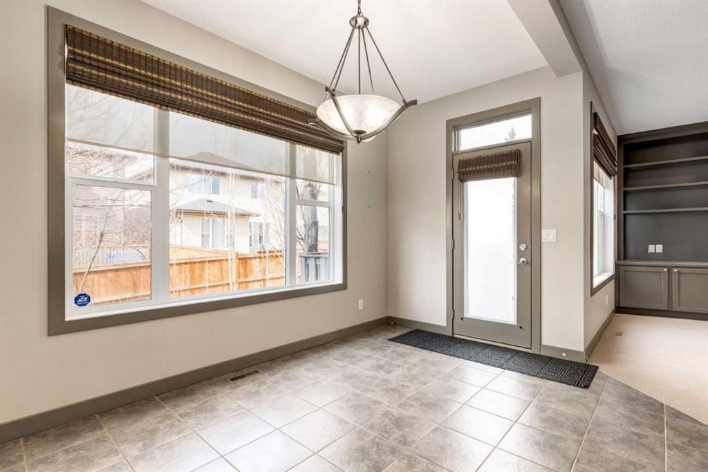 33 Everoak Circle Sw, Calgary, AB - Indoor Photo Showing Other Room