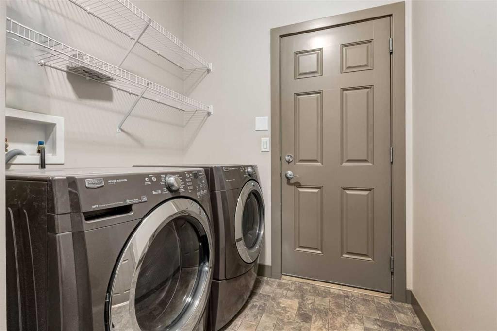 33 Everoak Circle Sw, Calgary, AB - Indoor Photo Showing Laundry Room