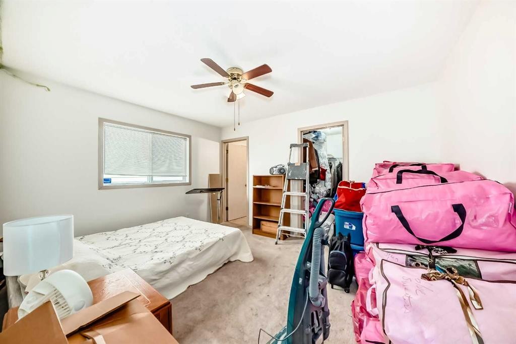 193 Somerset Drive Sw, Calgary, AB - Indoor Photo Showing Bedroom