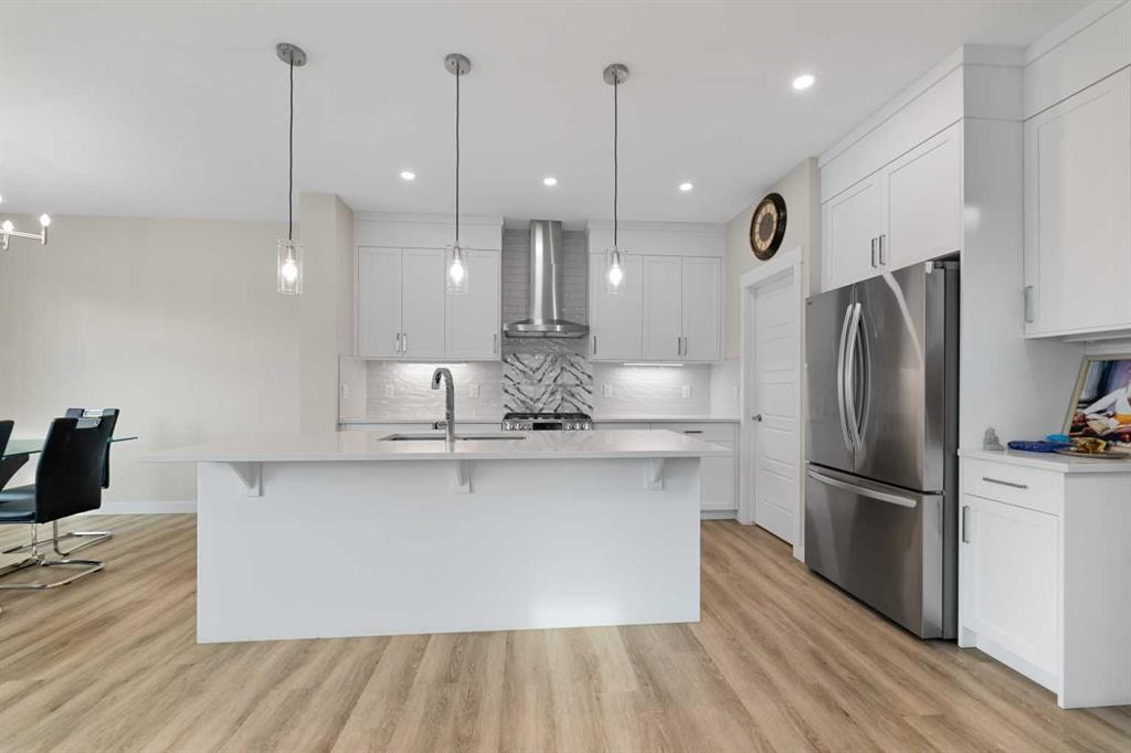 7 Corner Glen Common Ne, Calgary, AB - Indoor Photo Showing Kitchen With Upgraded Kitchen