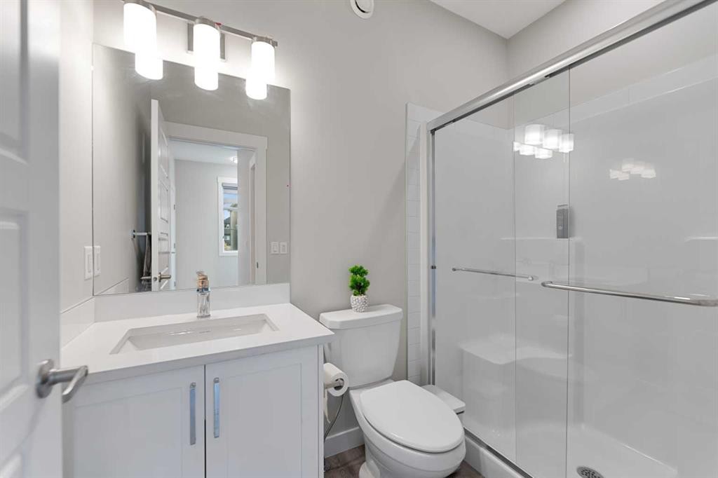 7 Corner Glen Common Ne, Calgary, AB - Indoor Photo Showing Bathroom