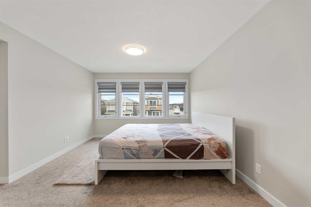 7 Corner Glen Common Ne, Calgary, AB - Indoor Photo Showing Bedroom