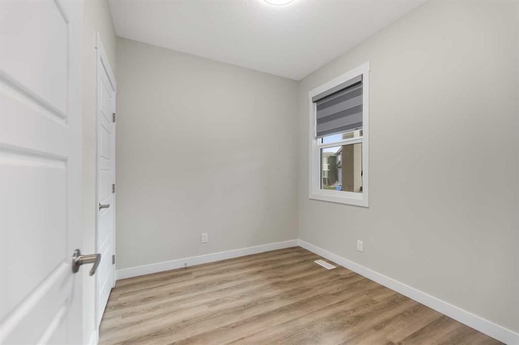 7 Corner Glen Common Ne, Calgary, AB - Indoor Photo Showing Other Room