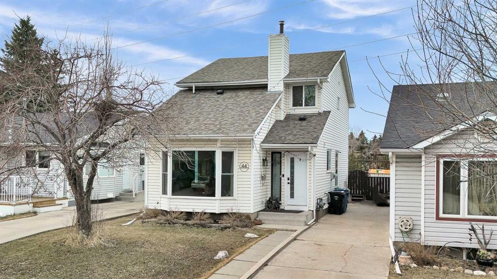 44 Strathclair Rise Sw, Calgary, AB - Outdoor