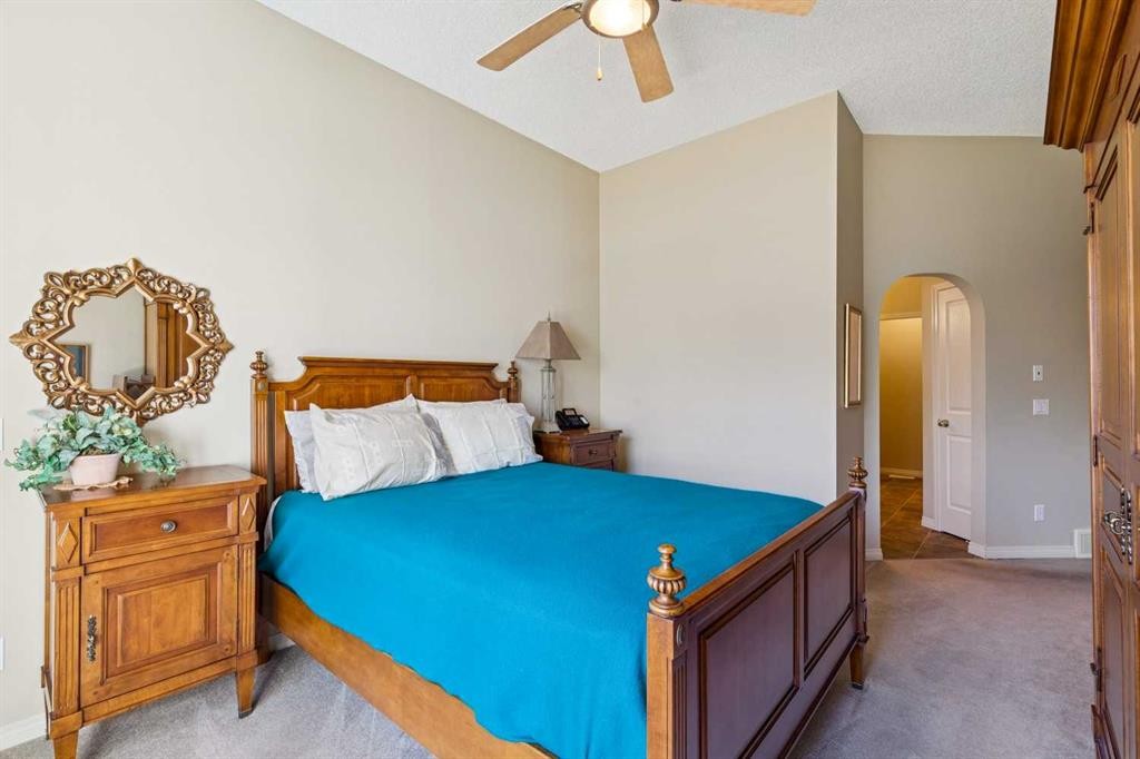 19 Wentworth Gardens Sw, Calgary, AB - Indoor Photo Showing Bedroom