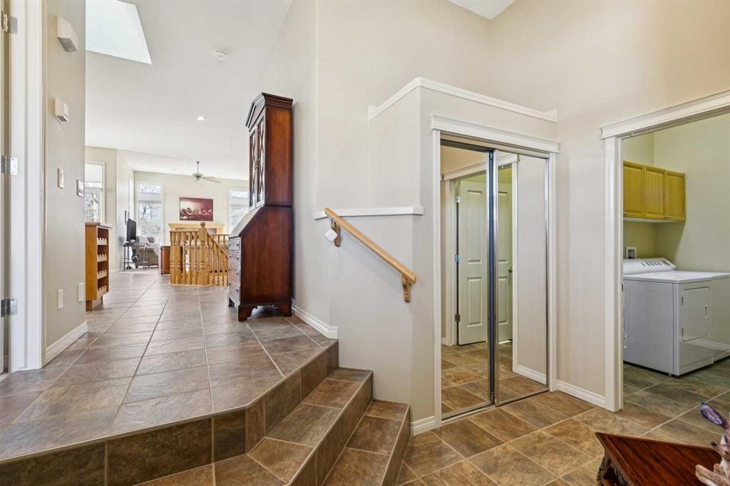 19 Wentworth Gardens Sw, Calgary, AB - Indoor Photo Showing Laundry Room