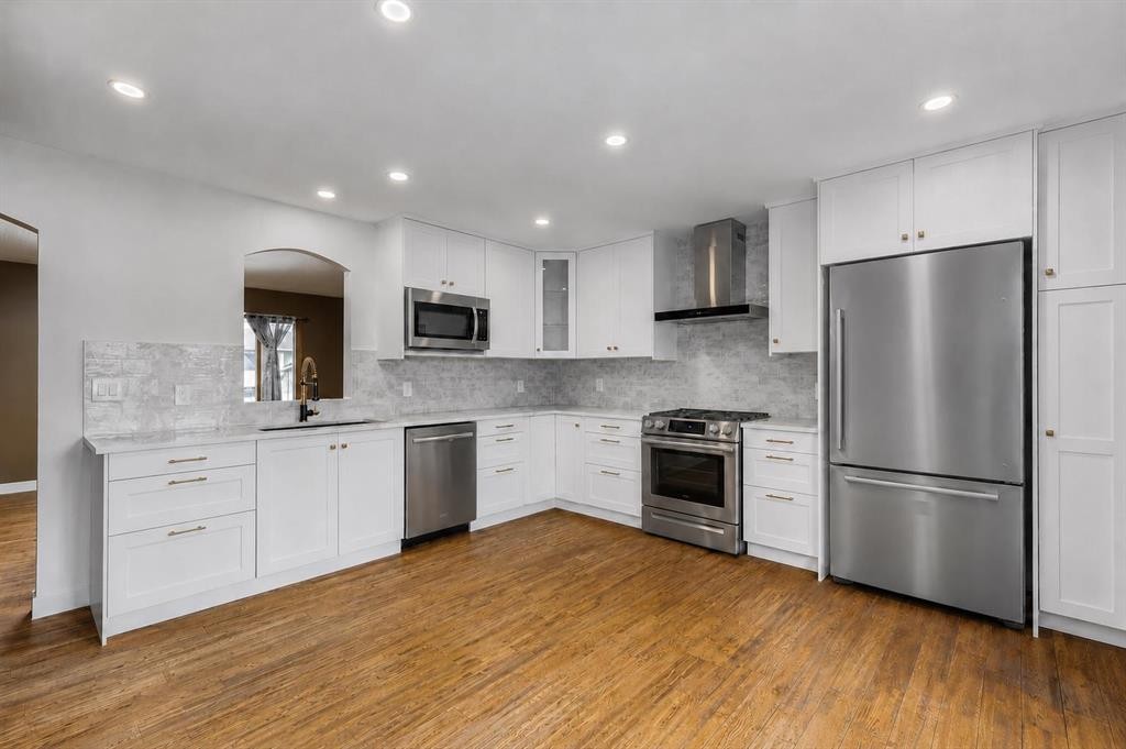 41 Alpine Crescent Se, Airdrie, AB - Indoor Photo Showing Kitchen With Stainless Steel Kitchen With Upgraded Kitchen
