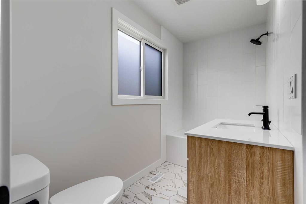 41 Alpine Crescent Se, Airdrie, AB - Indoor Photo Showing Bathroom