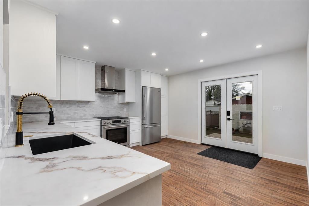 41 Alpine Crescent Se, Airdrie, AB - Indoor Photo Showing Kitchen With Stainless Steel Kitchen With Upgraded Kitchen
