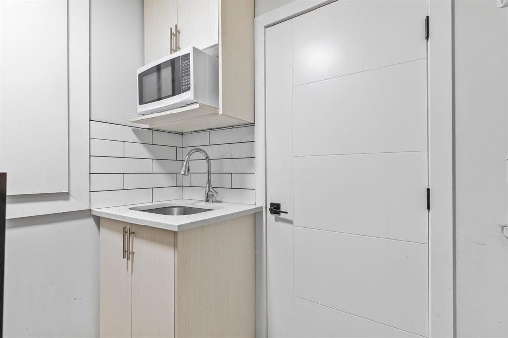 13 Martindale Boulevard Ne, Calgary, AB - Indoor Photo Showing Kitchen
