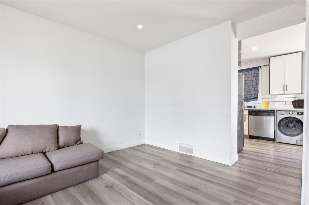 13 Martindale Boulevard Ne, Calgary, AB - Indoor