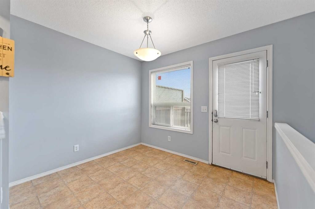 116 Saddlebrook Common Ne, Calgary, AB - Indoor Photo Showing Other Room