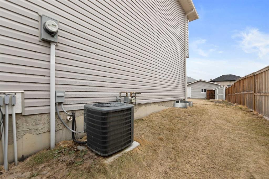 116 Saddlebrook Common Ne, Calgary, AB - Outdoor With Exterior