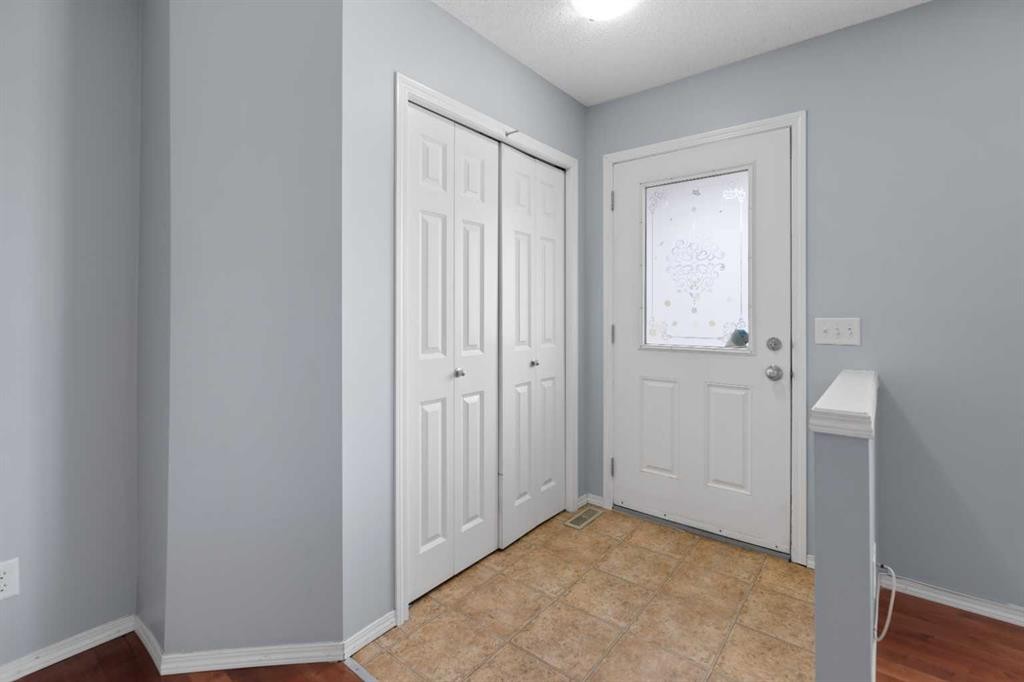 116 Saddlebrook Common Ne, Calgary, AB - Indoor Photo Showing Other Room