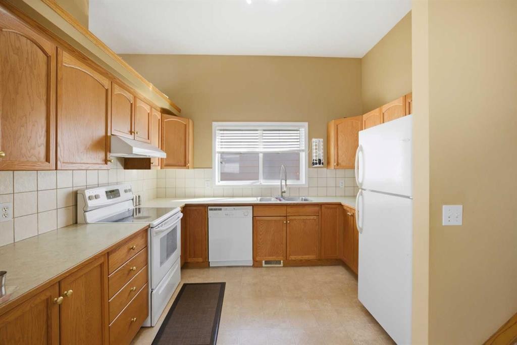 39 Saddlemont Close Ne, Calgary, AB - Indoor Photo Showing Kitchen With Double Sink