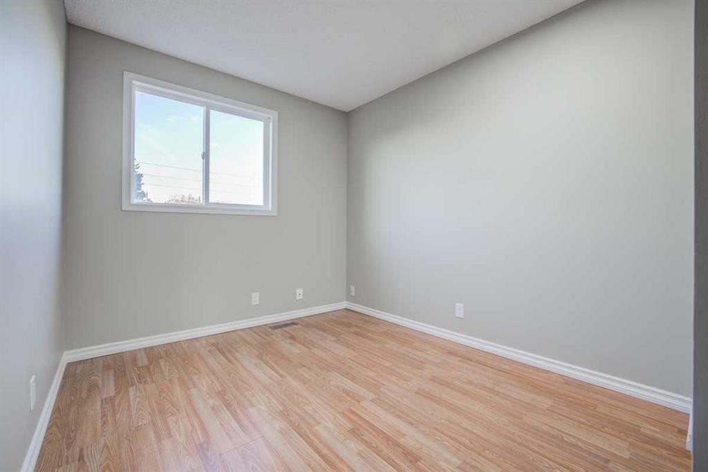 171 Erin Woods Drive Se, Calgary, AB - Indoor Photo Showing Other Room