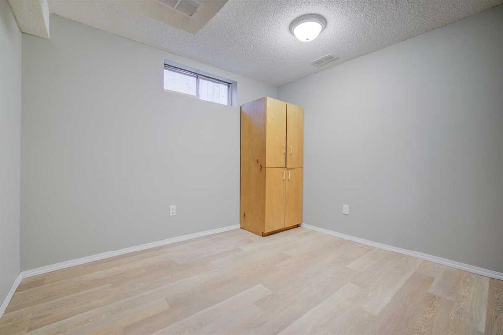 171 Erin Woods Drive Se, Calgary, AB - Indoor Photo Showing Other Room