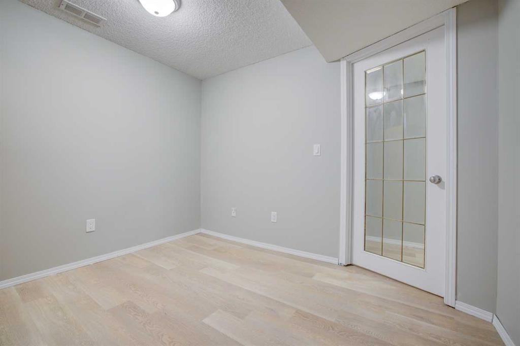 171 Erin Woods Drive Se, Calgary, AB - Indoor Photo Showing Other Room