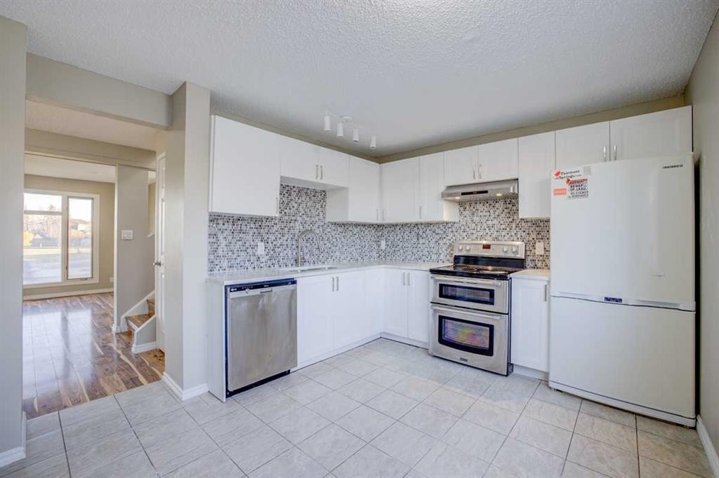 171 Erin Woods Drive Se, Calgary, AB - Indoor Photo Showing Kitchen With Upgraded Kitchen