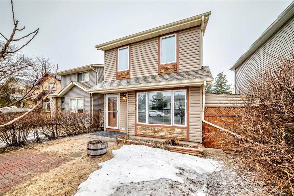 255 Falshire Way Ne, Calgary, AB - Outdoor