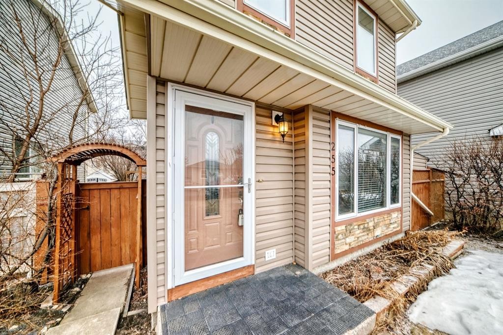255 Falshire Way Ne, Calgary, AB - Outdoor