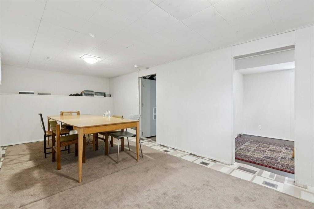 6507 34 Avenue Nw, Calgary, AB - Indoor Photo Showing Dining Room