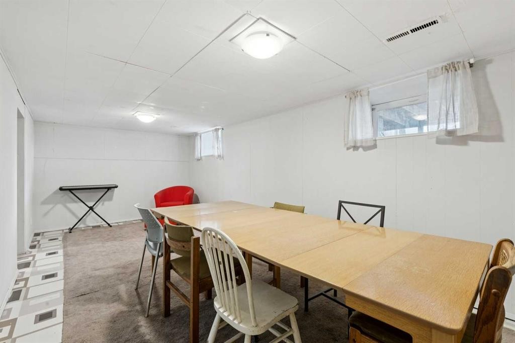 6507 34 Avenue Nw, Calgary, AB - Indoor Photo Showing Dining Room