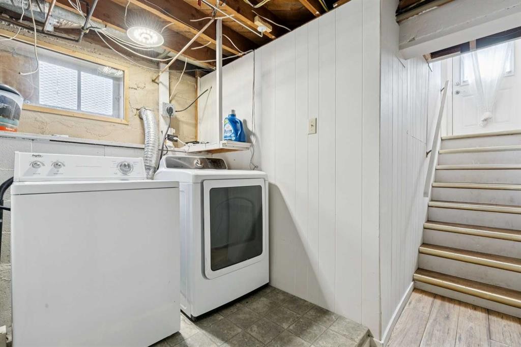 6507 34 Avenue Nw, Calgary, AB - Indoor Photo Showing Laundry Room