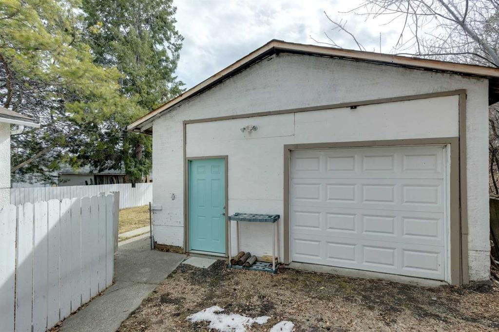 6507 34 Avenue Nw, Calgary, AB - Outdoor With Exterior