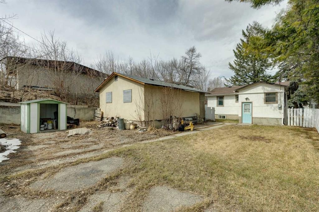 6507 34 Avenue Nw, Calgary, AB - Outdoor