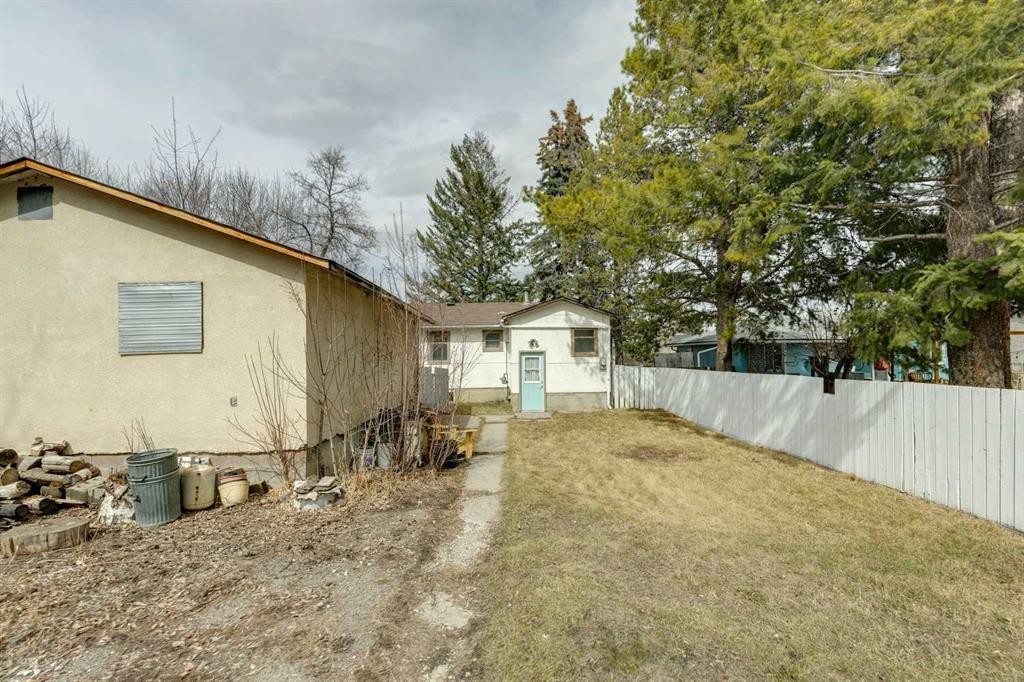 6507 34 Avenue Nw, Calgary, AB - Outdoor