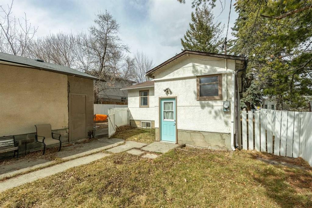 6507 34 Avenue Nw, Calgary, AB - Outdoor