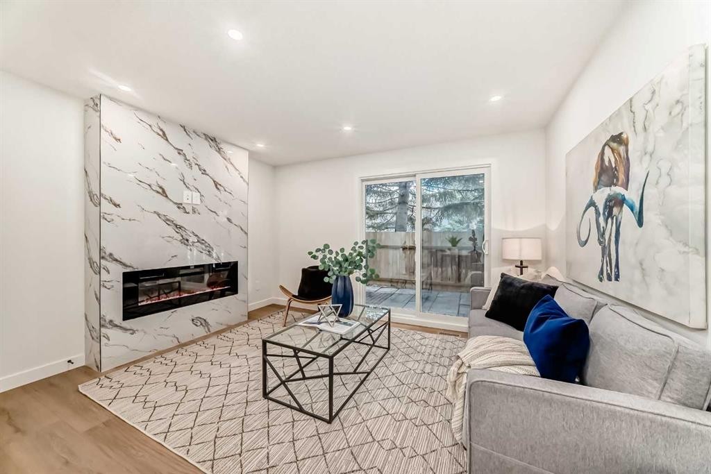 29-2519 38 Street Ne, Calgary, AB - Indoor Photo Showing Living Room With Fireplace