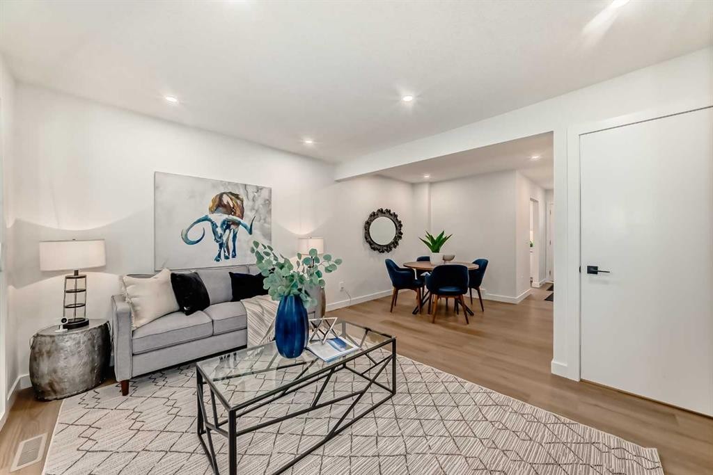 29-2519 38 Street Ne, Calgary, AB - Indoor Photo Showing Other Room