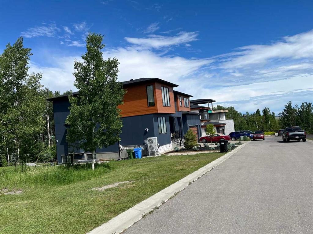 12-3622 85 Street Sw, Calgary, AB