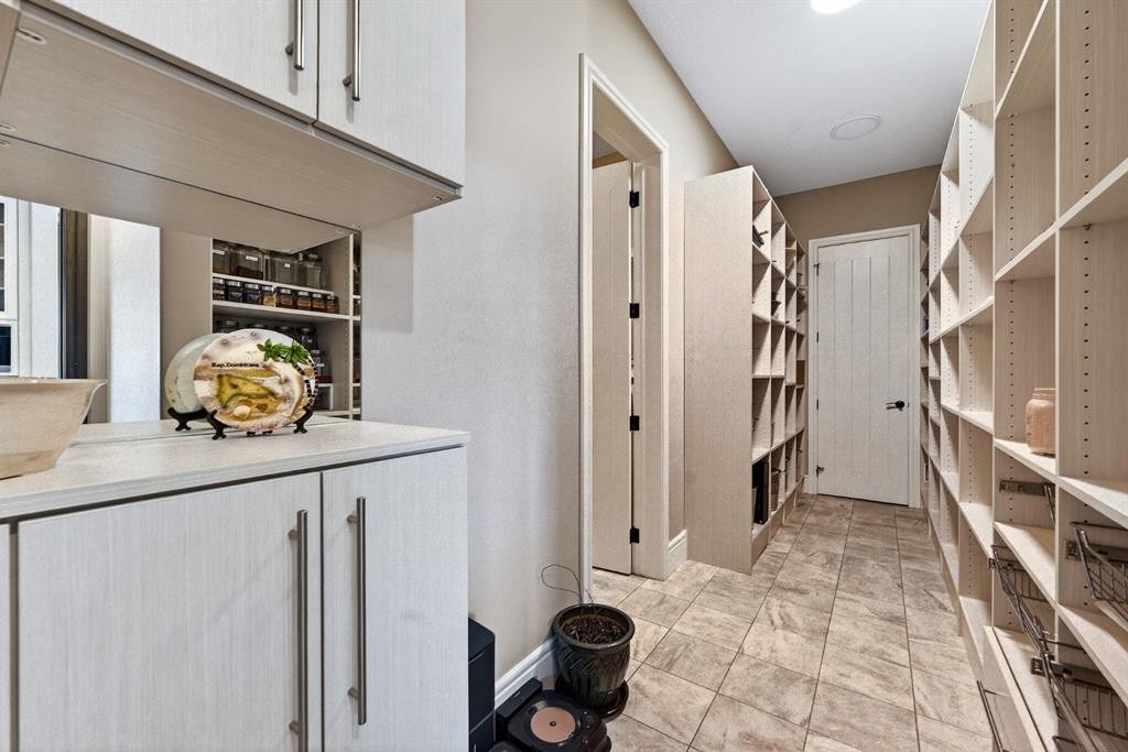 33 Waters Edge Drive, Heritage Pointe, AB - Indoor Photo Showing Other Room